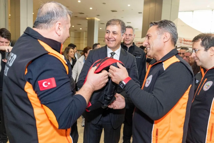 İzmir Büyükşehir Belediye Başkanı Dr. Cemil Tugay: “Birden fazla yangın uçağı kiralamaya hazırız”