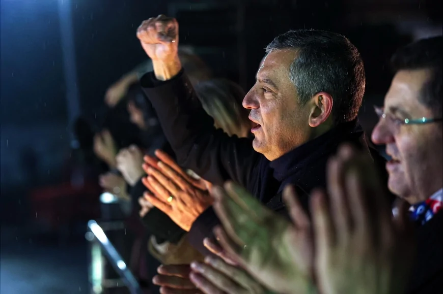 Cumhuriyet Halk Partisi Genel Başkanı Özgür Özel: “Juventus’u 5-2 mağlup eden Galatasarayımızı kutluyorum”