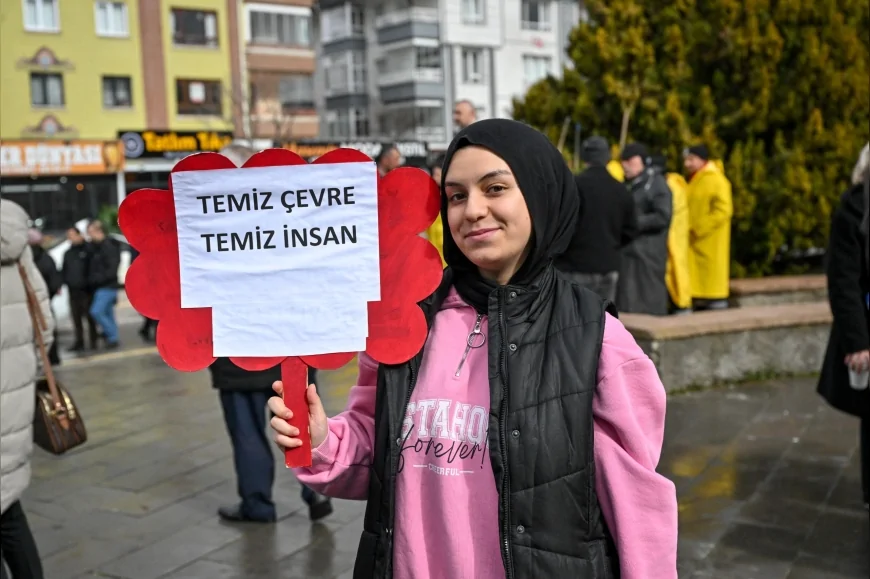 Altındağ Belediye Başkanı Tiryaki Karapürçek Mahallesi’nde Vatandaşlarla Birlikte Temizlik Seferberliğini Sürdürüyor