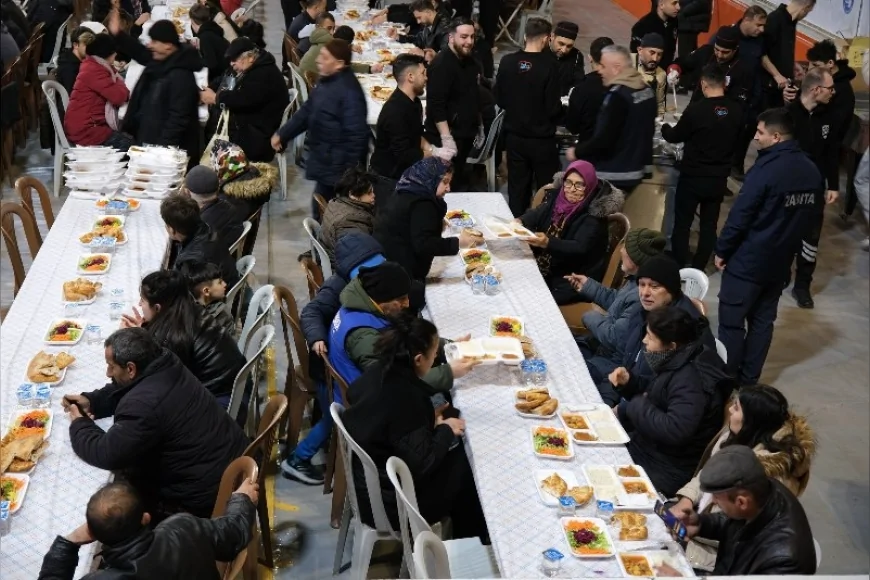 Çorum Belediyesi’nin İftar Sofrasında Ramazan’ın İlk Orucu Birlik ve Beraberlik İçinde Açıldı