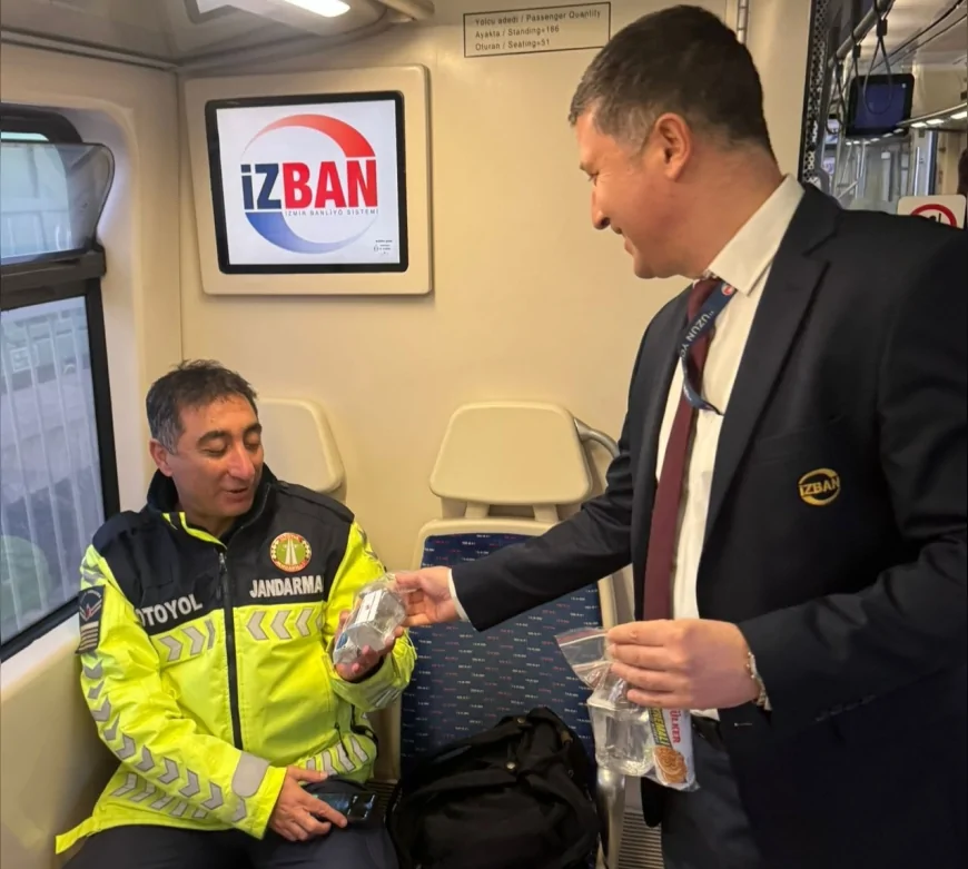 İZBAN Ramazan’ın İlk Gününde Trenlerde İftar İkramı Yaptı: “Bereketli Soframızı Trenlerimize Taşıdık”