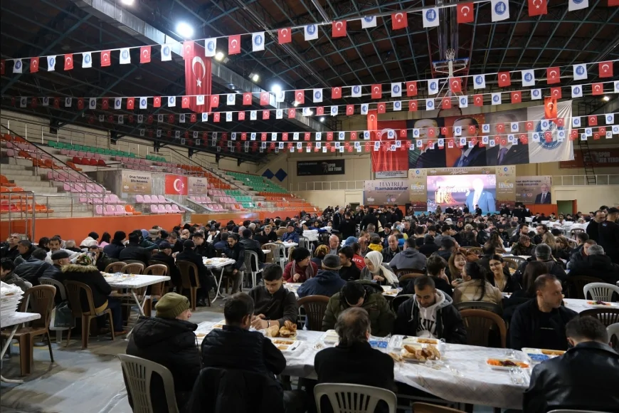 Çorum Belediyesi Ramazan Ayının İlk İftar Sofrasında Vatandaşlarla Buluştu ve İlk Oruç Açıldı