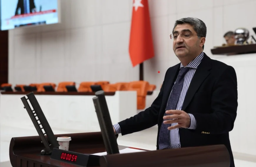 DEVA Partisi Genel Başkan Yardımcısı Mehmet Emin Ekmen Millî Dayanışma Komisyonu Raporunu Değerlendirerek Hukuk ve Demokratik Katılım Vurgusu Yaptı