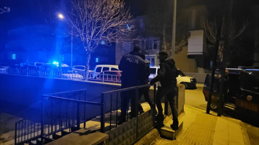 Çorum’da Okul Bahçesine Otomatik Tüfekle Giren 2 Şüpheli Polis Tarafından Yakalandı