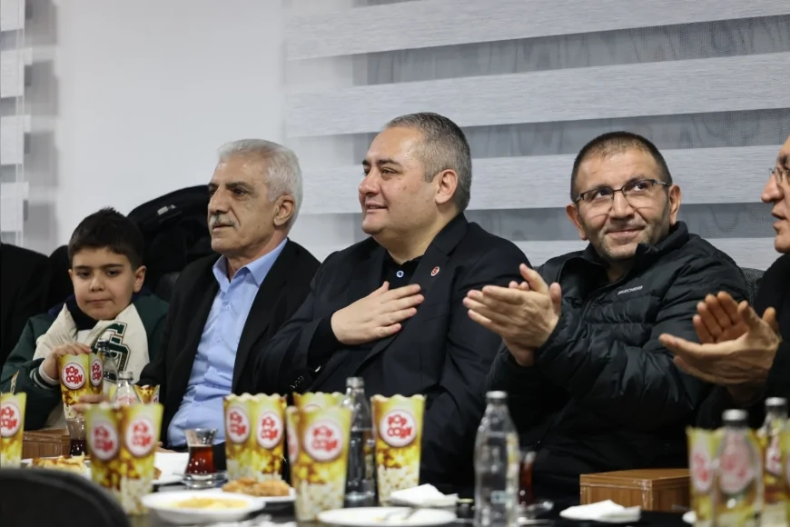 KEÇİÖREN BELEDİYE BAŞKANI DR. MESUT ÖZARSLAN ÂŞIKLAR KIRAATHANESİ’NDE DÜZENLENEN RAMAZAN BULUŞMASINA KATILDI