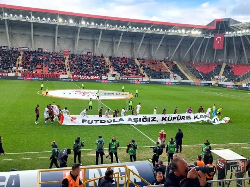 Arca Çorum FK, Ümraniyespor’u 2-0 mağlup ederek Süper Lig umutlarını sürdürdü