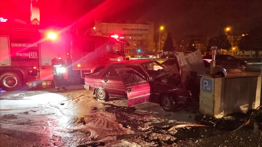 Çorum’da kontrolden çıkan otomobil benzinlik duvarına çarptı 2 kişi yaralandı