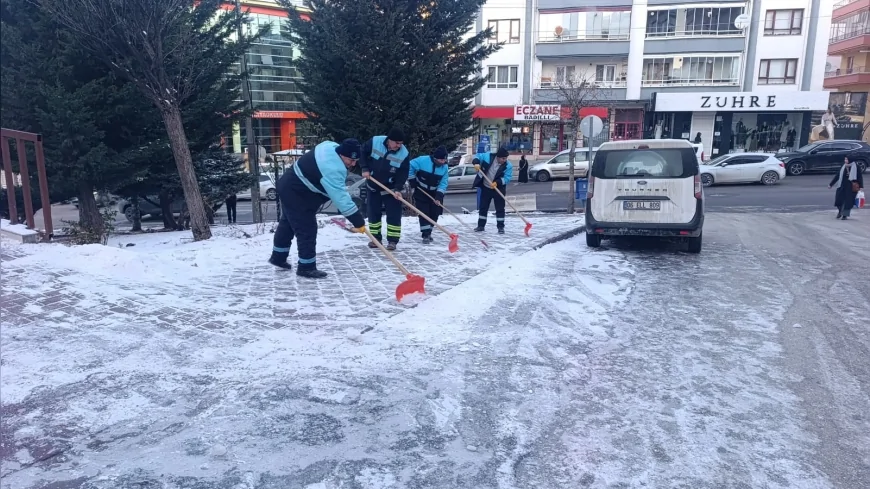 Pursaklar Belediye Başkanı Ertuğrul Çetin: “Buzlanmaya Anında Müdahale Ediyor, Yollarımızı Güvenli Hale Getiriyoruz”