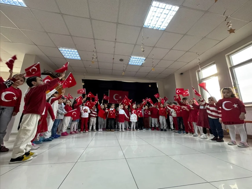 Pursaklar Belediyesi Nezaket Okulları’nda Bayrak Sevgisi Etkinliği Düzenlendi