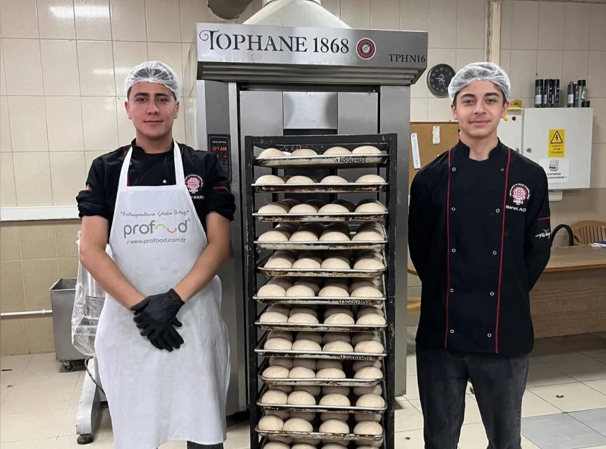 Çorum Hitit Turizm Mesleki ve Teknik Anadolu Lisesi Günde 10 Bin Tam Buğday Ekmeği Üretiyor