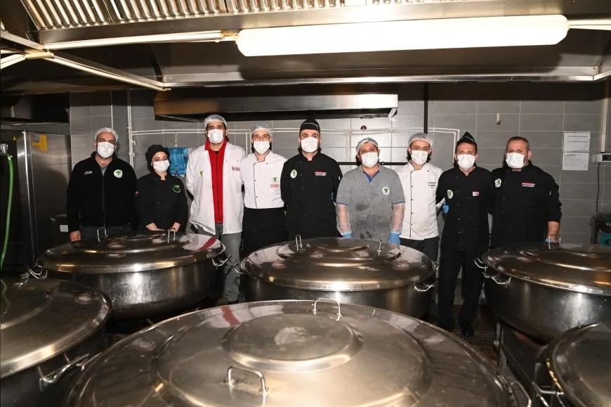 Mamak Belediyesi Ramazan Boyunca Üç Noktada İftar Çadırı Kurdu Günlük Sıcak Yemek Hizmeti Veriyor