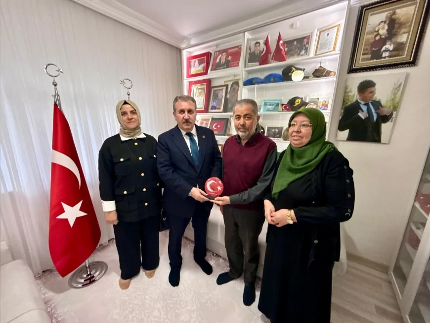 BÜYÜK BİRLİK PARTİSİ GENEL BAŞKANI MUSTAFA DESTİCİ ŞEHİT MEHMET UYGUN’UN AİLESİNİ ZİYARET ETTİ