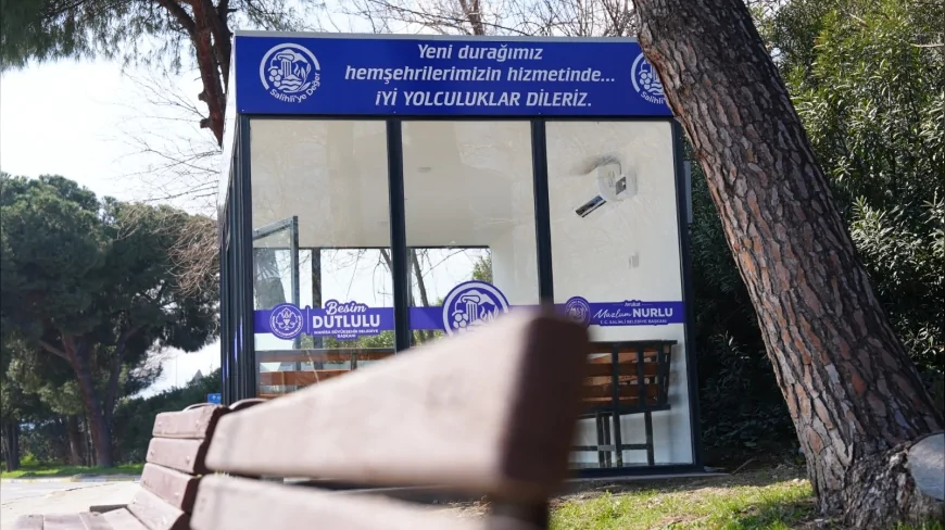 SALİHLİ BELEDİYESİ VATANDAŞLAR İÇİN YENİ KAPALI DURAĞI HİZMETE AÇTI