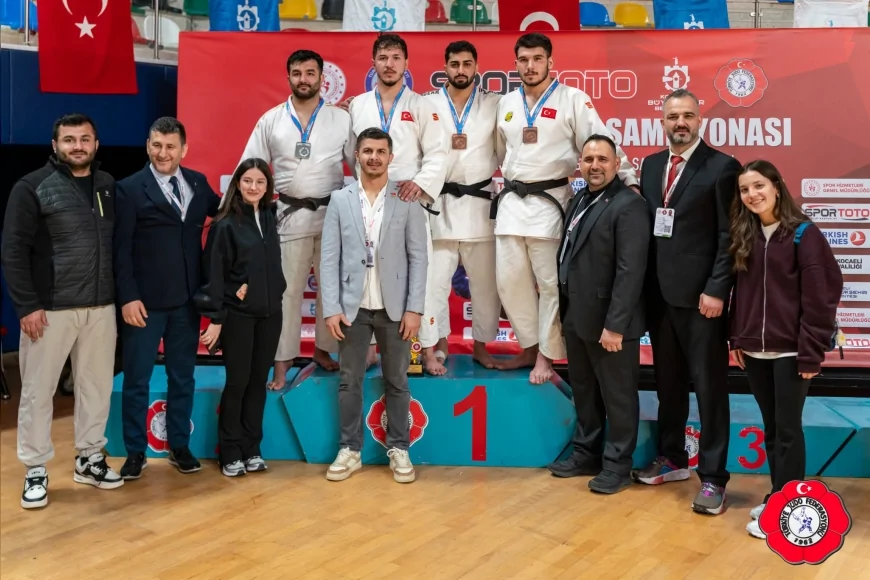 YUNUSEMRE BELEDİYESPOR KULÜP BAŞKANI BÜLENT KANİK: “BÜYÜKLER KATEGORİSİNDE KÜRSÜDE YER ALMAK GURUR VERİCİ”