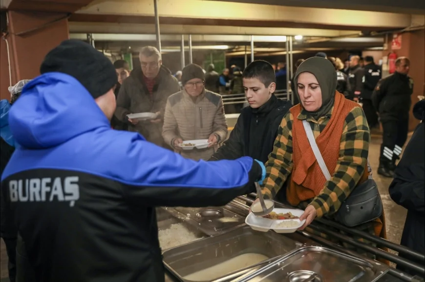 Bursa Büyükşehir Belediyesi İnegöl’de Ramazan Sofrasında Vatandaşlarla Buluştu