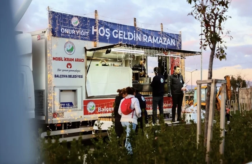 BALÇOVA BELEDİYE BAŞKANI ONUR YİĞİT: “İFTAR SAATİNDE YOLDA OLAN HEMŞEHRİLERİMİZİN YANINDAYIZ”