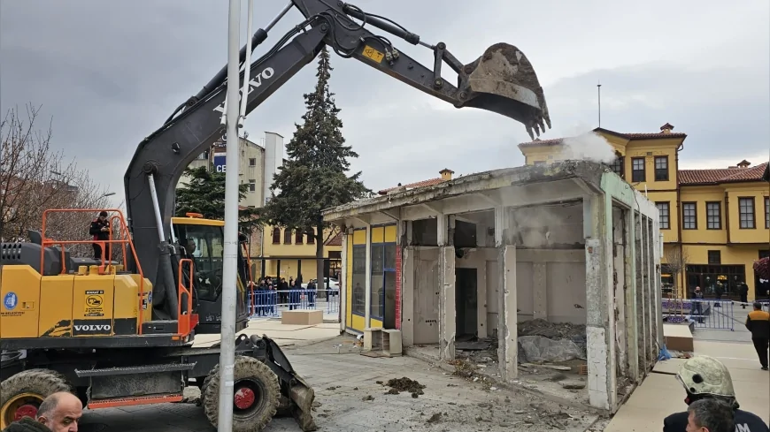 ÇORUM BELEDİYE BAŞKANI DR. HALİL İBRAHİM AŞGIN: “VELİ PAŞA HANI İLE SAAT KULESİ ARTIK TEK MEYDANDA BULUŞTU”