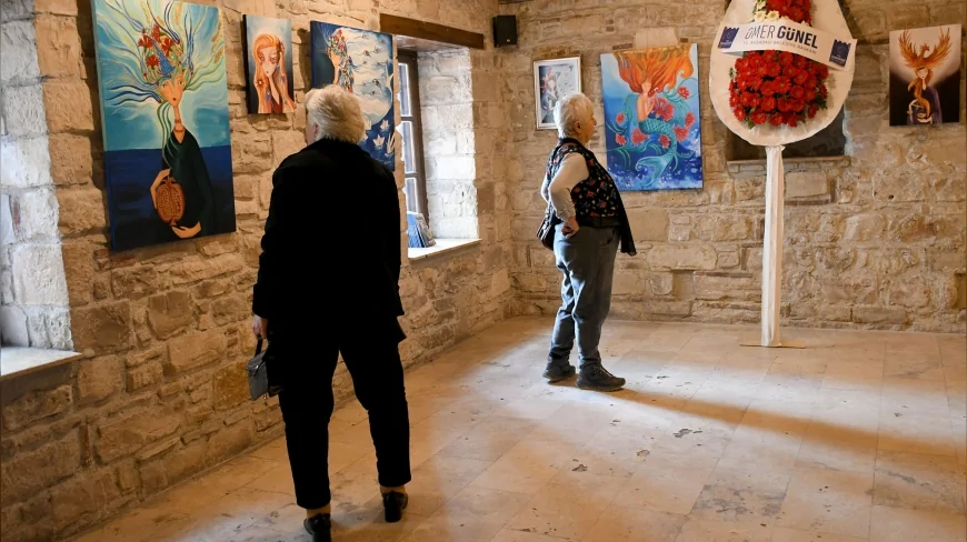 KUŞADASI BELEDİYESİ İBRAMAKİ SANAT GALERİSİ ‘ÇİNİLERİN DANSI’ SERGİSİNE EV SAHİPLİĞİ YAPIYOR