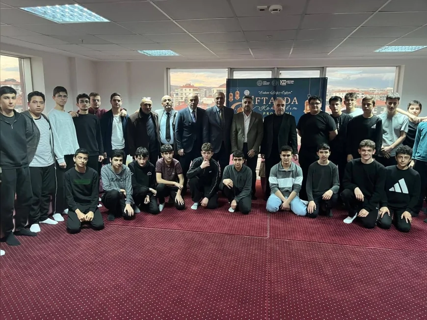 Hitit Üniversitesi Başhekimi Doç. Dr. Muhammed Gömeç Çorum’da Öğrencilerle İftarda Buluştu