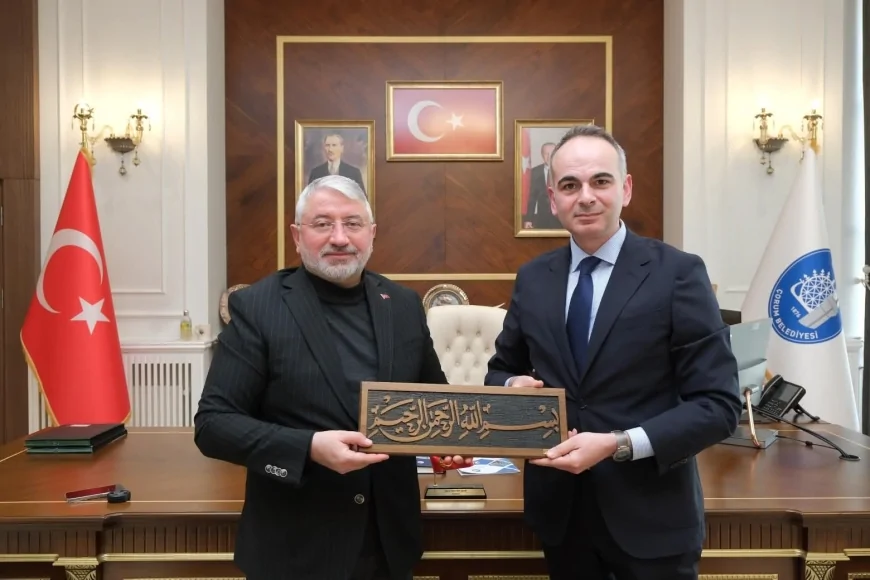 Çorum Belediye Başkanı Halil İbrahim Aşgın, YEDAŞ Bölge Müdürü Mehmet Derman Fakour’u makamında ağırladı