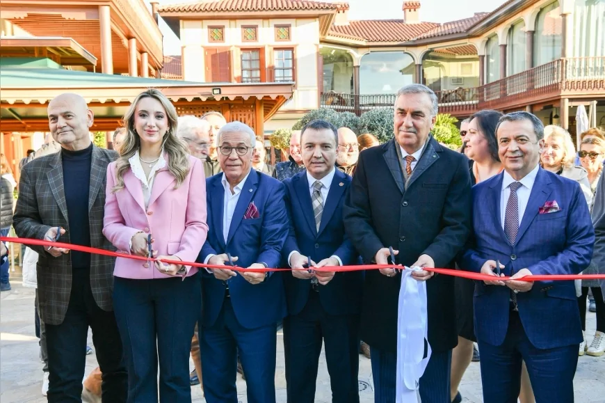 ANTALYA’DA “DOĞADAN METAVERSE’E” BULUŞMASI SANAT VE TEKNOLOJİYİ TARİHİ RUİN ADALIA’DA BİR ARAYA GETİRDİ