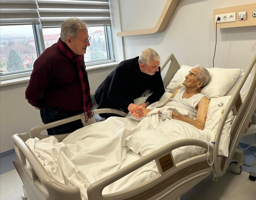 Çorum Belediye Başkanı Dr. Halil İbrahim Aşgın: “Asırlık çınar Dr. Rıfat Patır’a acil şifalar diliyorum”