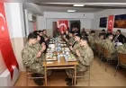 Çorum Valisi Ali Çalgan iftar programında Mehmetçiklerle bir araya geldi