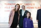 Aile ve Sosyal Hizmetler Bakanı Mahinur Özdemir Göktaş Bakanlık Personeliyle Bayramlaştı
