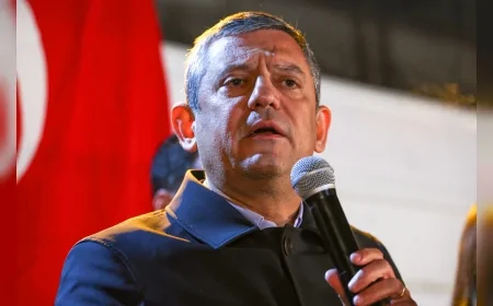 CHP Genel Başkanı Özgür Özel: “Savcı Bey, bu şehir 528 evladını okutan adamdan utanmaz”