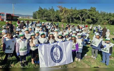 İTÜ Geliştirme Vakfı Özel İzmir Okulları Öğrencileri İzmir’in En Büyük Fidan Dikim Etkinliklerinden Birine İmza Attı