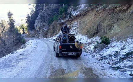 Antalya Büyükşehir Belediyesi Alanya'da Göçük Ve Buzlanmaya Karşı Yoğun Mesai Yürütüyor
