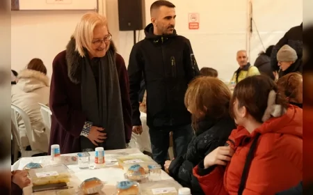 Maltepe’de Cumhuriyet Meydanı’nda kurulan iftar çadırı Ramazan boyunca dayanışma ve paylaşımın buluşma noktası oldu
