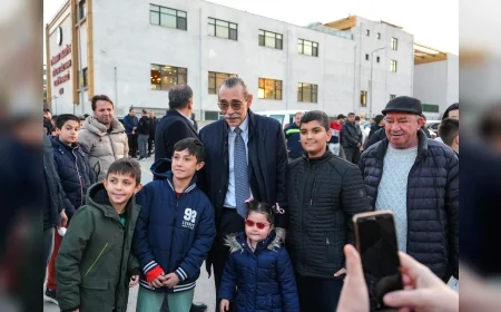 ETİMESGUT BELEDİYE BAŞKANI ERDAL BEŞİKCİOĞLU TÜRK BEYLERİ KENT MEYDANI’NDA VATANDAŞLARLA İFTAR SOFRASINDA BULUŞTU