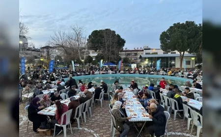 AYDIN BÜYÜKŞEHİR BELEDİYE BAŞKANI ÖZLEM ÇERÇİOĞLU RAMAZAN BEREKETİNİ İFTAR SOFRALARIYLA KENT GENELİNE TAŞIYOR