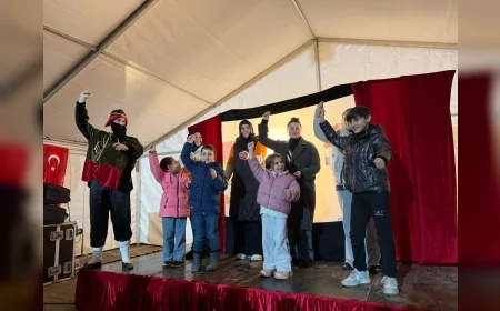 Yalova Belediyesi Paşakent Mahallesi’nde Geleneksel Karagöz ve Hacivat Gösterisi Düzenledi