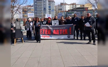 Eğitim-İş Çorum Şubesi Kadeş Meydanı’nda Öğretmen Cinayetine Tepki Gösterdi: “Can Güvenliği Sağlanıncaya Kadar Susmayacağız”