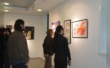 Ege Üniversitesi Eğitim Fakültesi’nde “ZINIF 404” Sergisi Genç Sanatçıların Akademik Birikimini Sanata Dönüştürdü