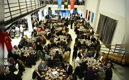 Tepebaşı Belediye Başkanı Ahmet Ataç Yeşiltepe’de iftara katıldı: “İftar sofraları toplumsal dayanışmayı güçlendiriyor”