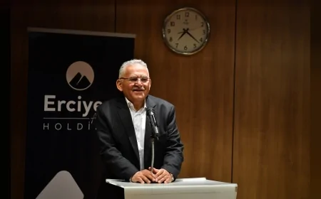 Kayseri Büyükşehir Belediye Başkanı Memduh Büyükkılıç iş dünyasıyla iftarda buluştu: “Ekonomi bizim olmazsa olmazımız