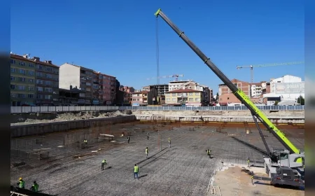 ESKİŞEHİR’DE KURTULUŞ KAPALI PAZAR YERİ PROJESİNDE TEMEL ÇALIŞMALARI HIZLA SÜRÜYOR