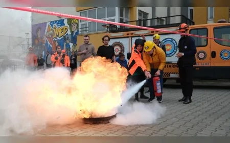 Yıldırım Belediyesi Deprem Haftasında Öğrencilere Yönelik Gerçeğini Aratmayan Afet Tatbikatı Düzenledi