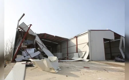 Nilüfer Belediyesi Tarım Arazisine Yapılan 900 Metrekarelik Kaçak Depoyu Yıktı