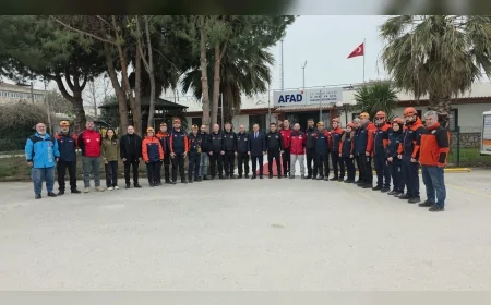 Yalova Valisi Dr. Ahmet Hamdi Usta’dan Arama Kurtarma Kurumuna Ziyaret