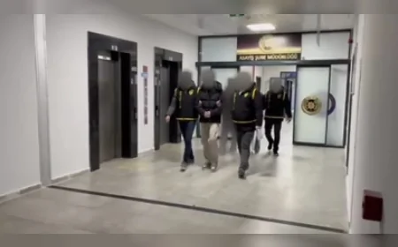 KENDİLERİNİ POLİS VE SAVCI OLARAK TANITAN DOLANDIRICILARA OPERASYON 2 ŞÜPHELİ AMASYA’DA YAKALANARAK TUTUKLANDI