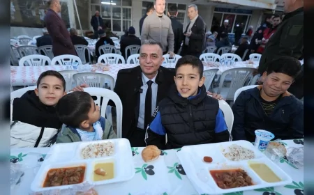 ŞEHZADELER BELEDİYE BAŞKANI HAKAN ŞİMŞEK SANCAKLIBOZKÖY’DE İFTAR SOFRASINDA VATANDAŞLARLA BULUŞTU