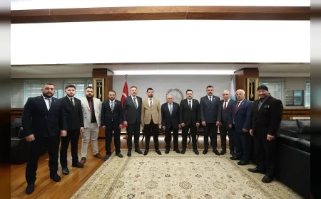 KAYSERİ BÜYÜKŞEHİR BELEDİYE BAŞKANI DR. MEMDUH BÜYÜKKILIÇ: “ALPEREN OCAKLARI MERHUM MUHSİN YAZICIOĞLU’NUN EN BÜYÜK HATIRASI”