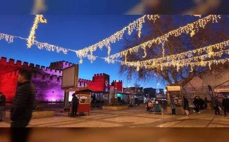 KAYSERİ BÜYÜKŞEHİR BELEDİYE BAŞKANI DR. MEMDUH BÜYÜKKILIÇ’IN TALİMATIYLA HUNAT MEYDANI RAMAZAN IŞIKLARIYLA AYDINLATILDI!