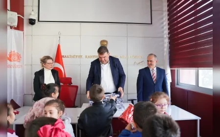 SEFERİHİSAR BELEDİYE BAŞKANI İSMAİL YETİŞKİN: “OYUNCAKLARI ÇOCUKLARA KENDİ ELLERİMLE DAĞITACAĞIM”