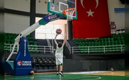 Bornova Belediyesi Spor Okullarıyla Çocuklara Basketbol Eğitimi Veriyor Spor Disiplini ve Takım Ruhu Kazandırıyor