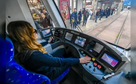 İzmir Metro AŞ Tramvay Sürücüsü Simay Aytimur: “Eşitlik Bir Lütuf Değil Temel Bir Hak”